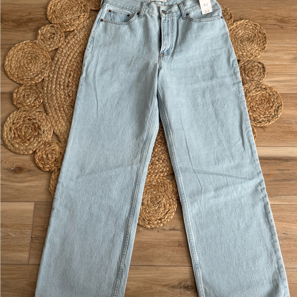 Abercrombie & Fitch Women's Light Blue High-Rise Straight Leg Jeans